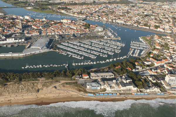 LE PORT DE SAINT GILLES CROIX DE VIE VUE DU CIEL Location bateau à quai Saint-Gilles-Croix-de-Vie