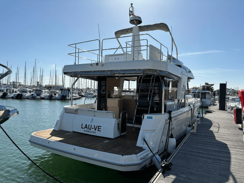 Swift Trawler 41 FLY de Bénéteau location bateau a quai